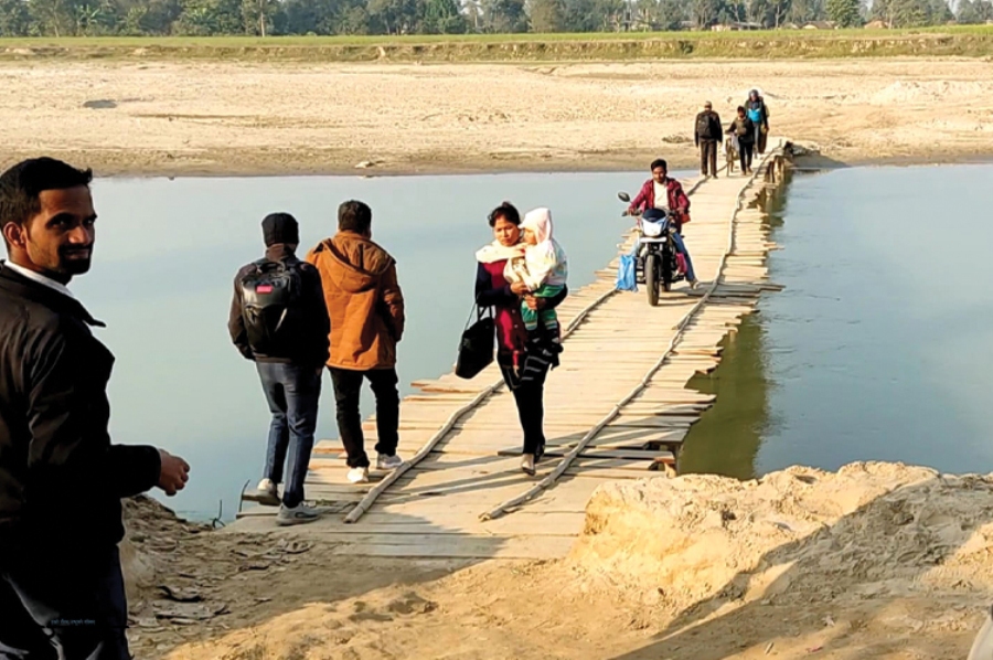 कैलालीको भजनी ५ मा काठेपुलका साहुबाट ठगिए यात्रु ,तोकेको भन्दा दोब्बर बढी रकम असुलेको गुनासो